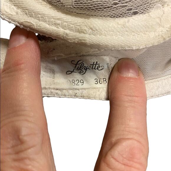 Vintage Lilyette 36B Bundle in a beautiful ivory lace - Picture 3 of 7